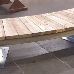 Banc courbe permettant une grande variété d'implantation